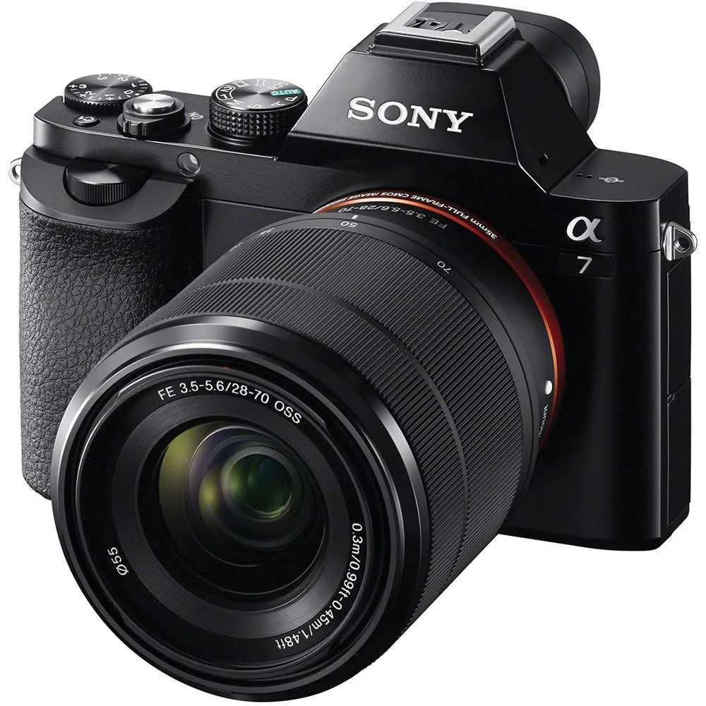 Sony 28-70mm 렌즈가 장착 된 a7 풀 프레임 미러리스 디지털 카메라